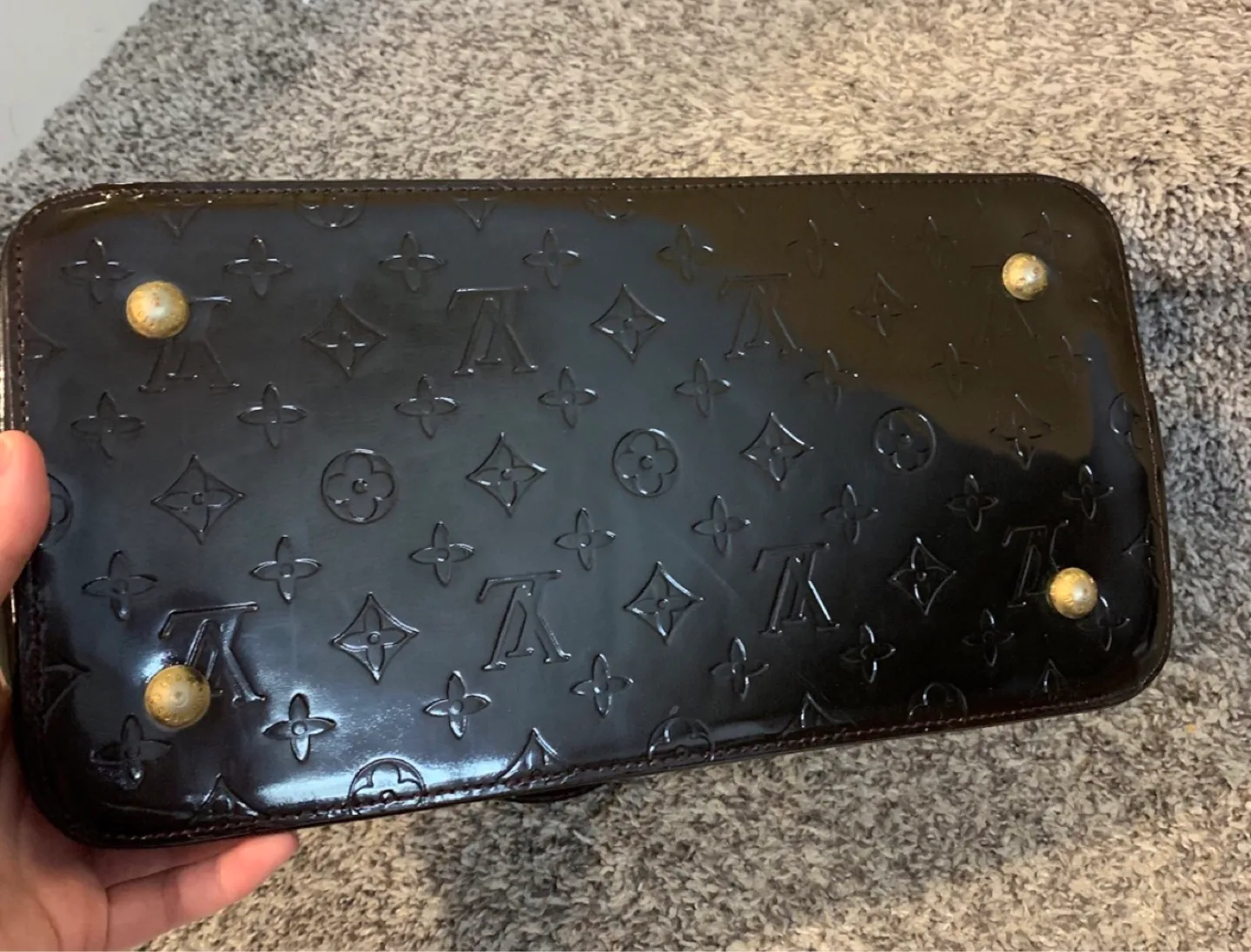 LV Monogram Vernis Alma MM image indicator(10)