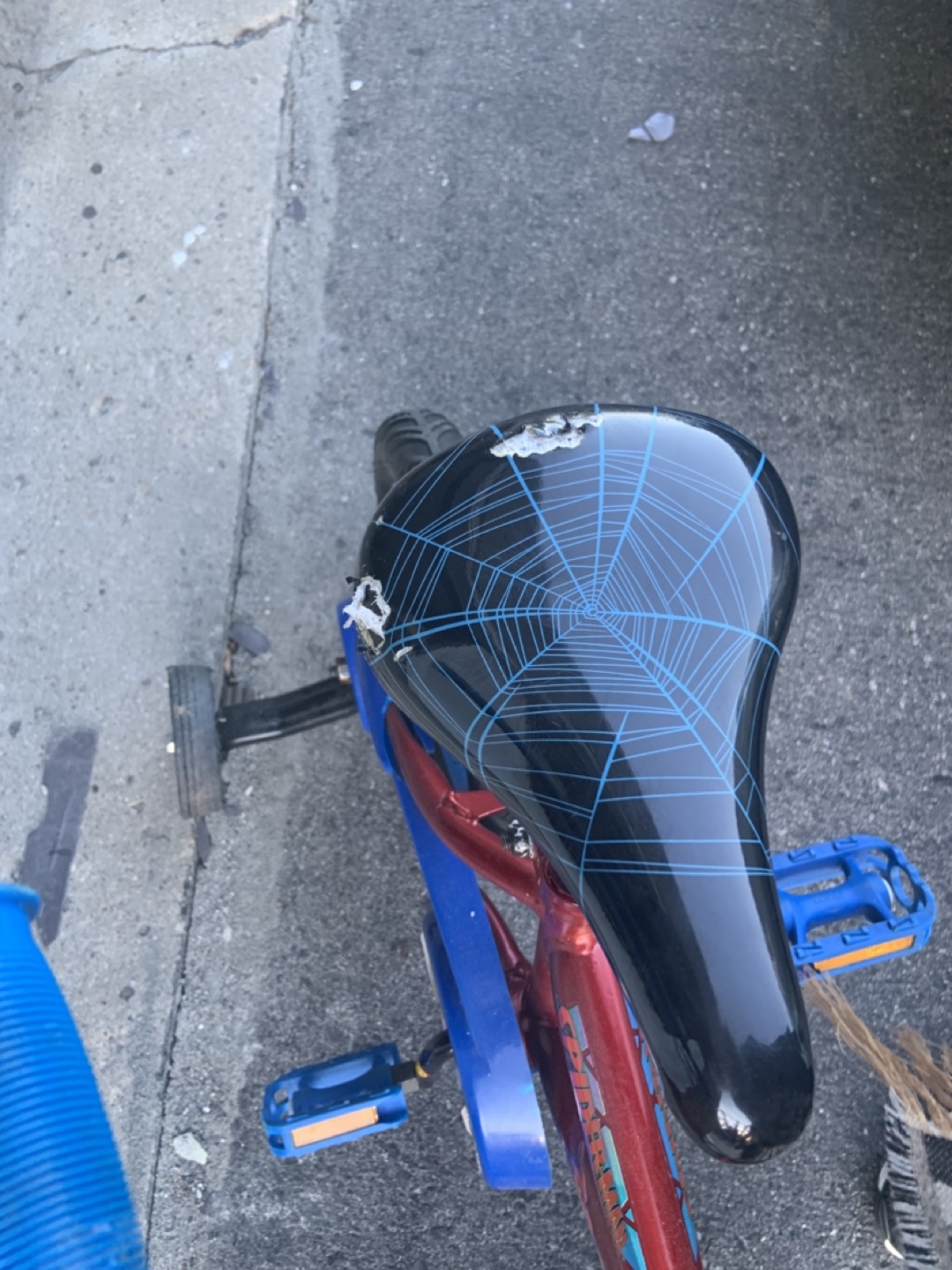 Spider-Man Kids' Bike with Training Wheels - photo 3