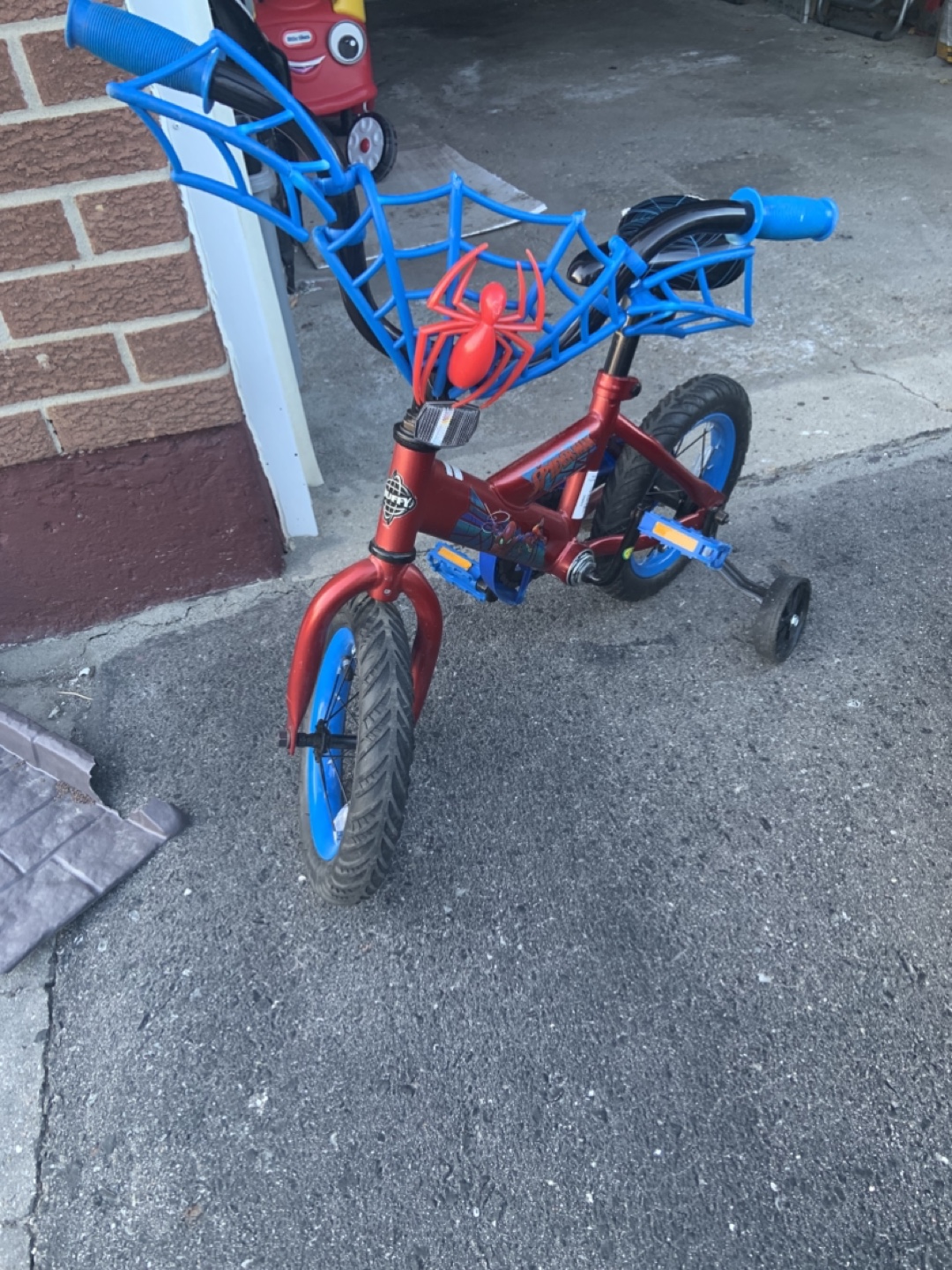 Spider-Man Kids' Bike with Training Wheels - photo 2