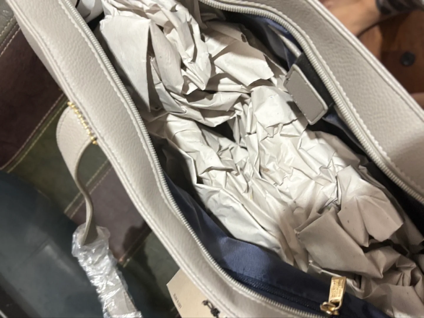 Kenneth Cole  Reaction Grey Tote Bag image indicator(6)