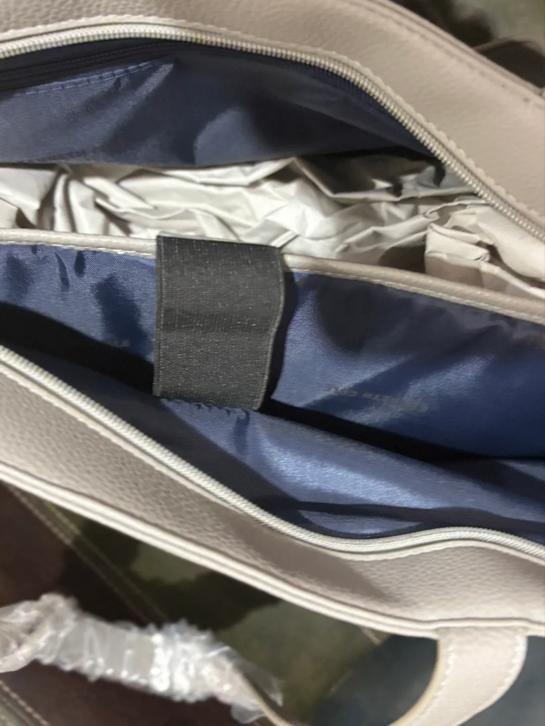 Kenneth Cole  Reaction Grey Tote Bag image indicator(5)