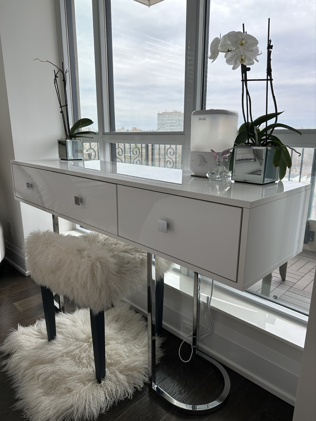 Modern White Vanity Table with 3 Drawers and Metal Legs