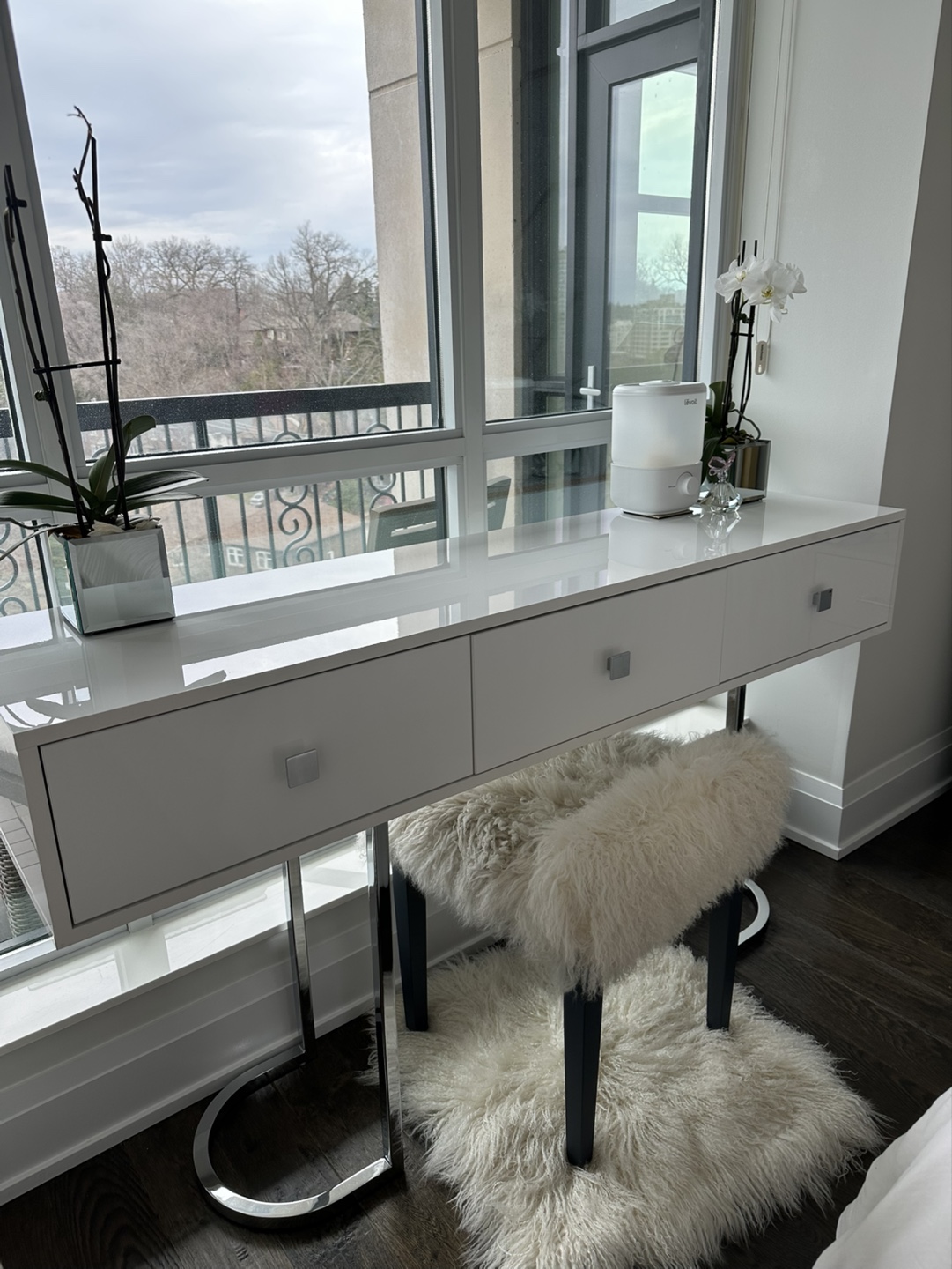 Modern White Vanity Table with 3 Drawers and Metal Legs - photo 2