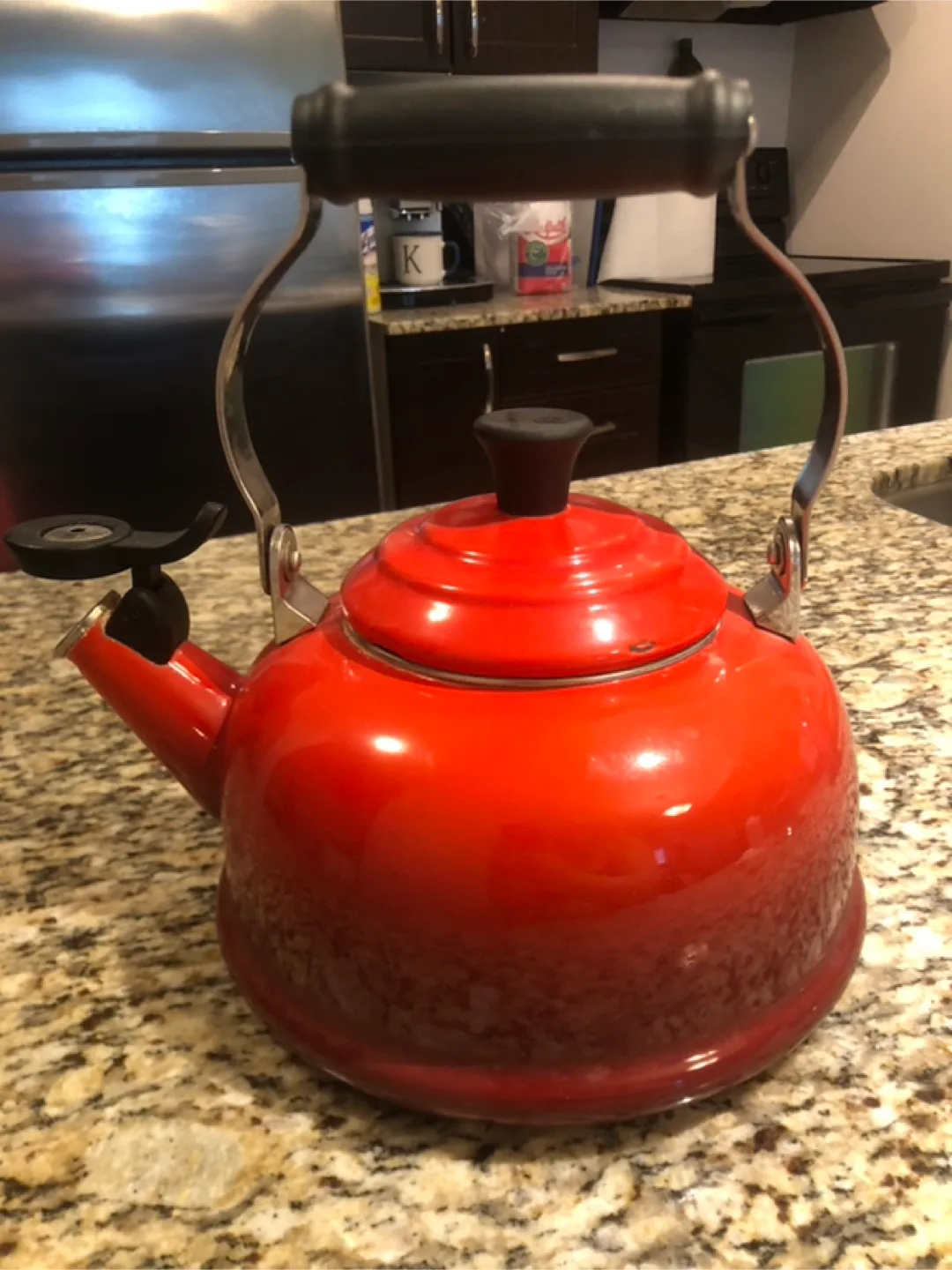 Le Creuset Red Kettle - 1.6L image indicator(3)