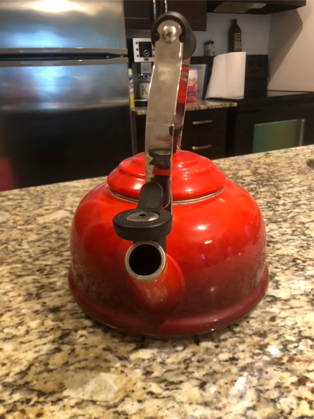 Le Creuset Red Kettle - 1.6L image indicator(2)