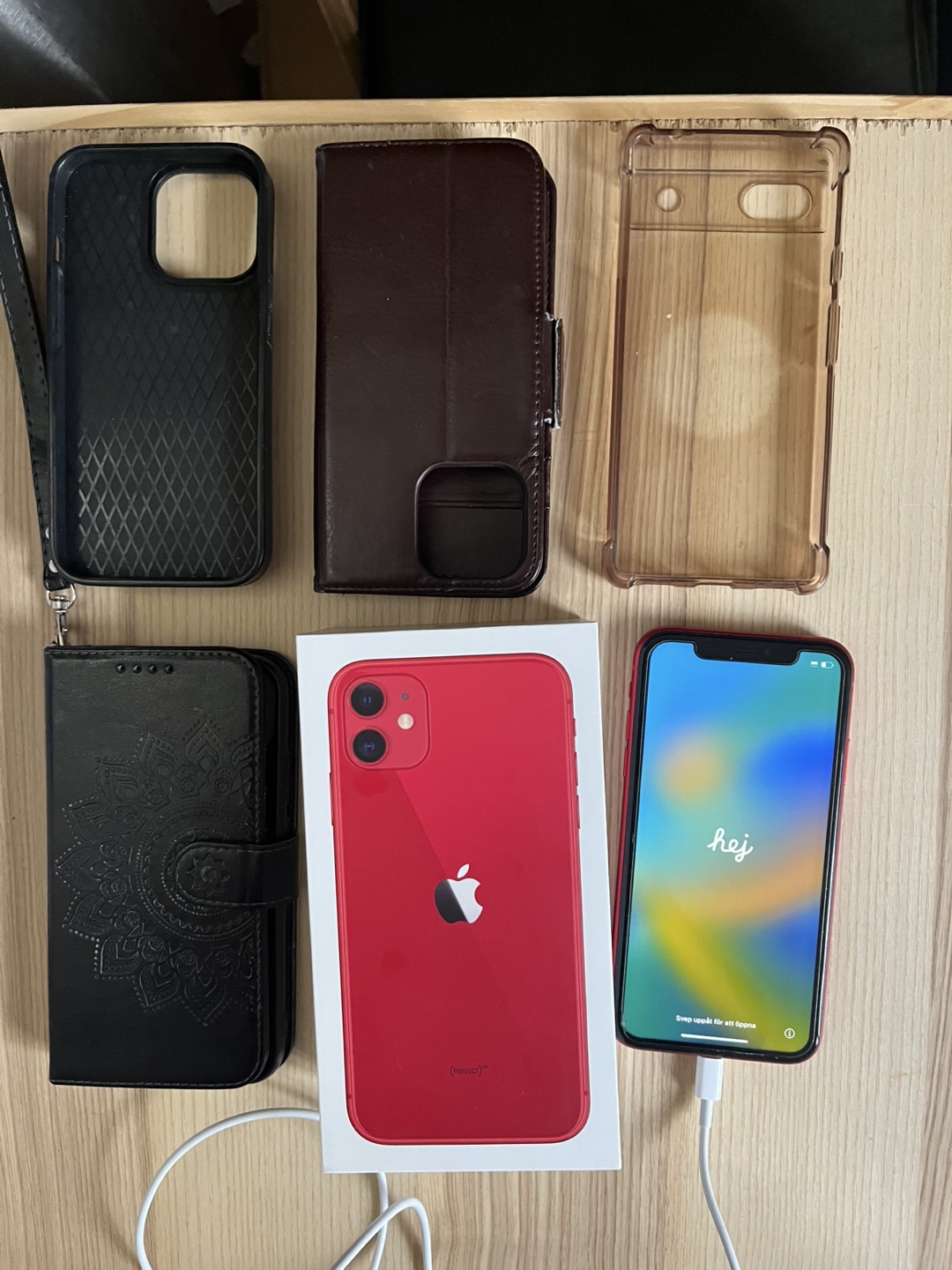 iPhone 11 RED 64GB  very good condition. Pick up Kanata North