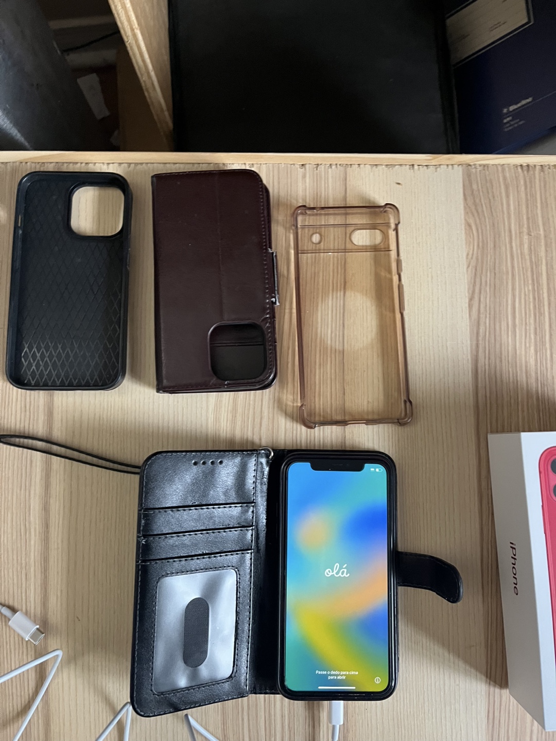iPhone 11 RED 64GB  very good condition. Pick up Kanata North - photo 4