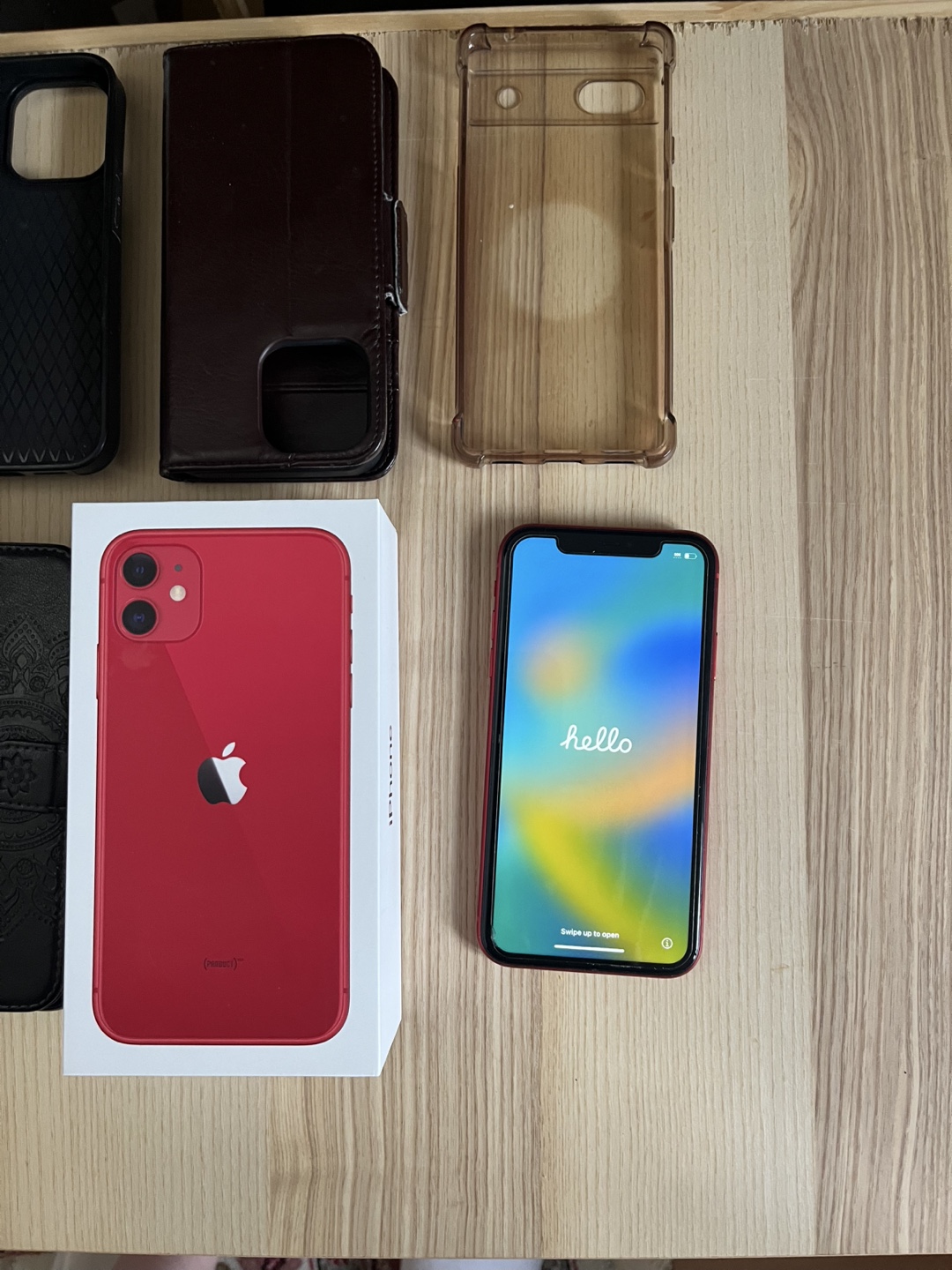iPhone 11 RED 64GB  very good condition. Pick up Kanata North - photo 3