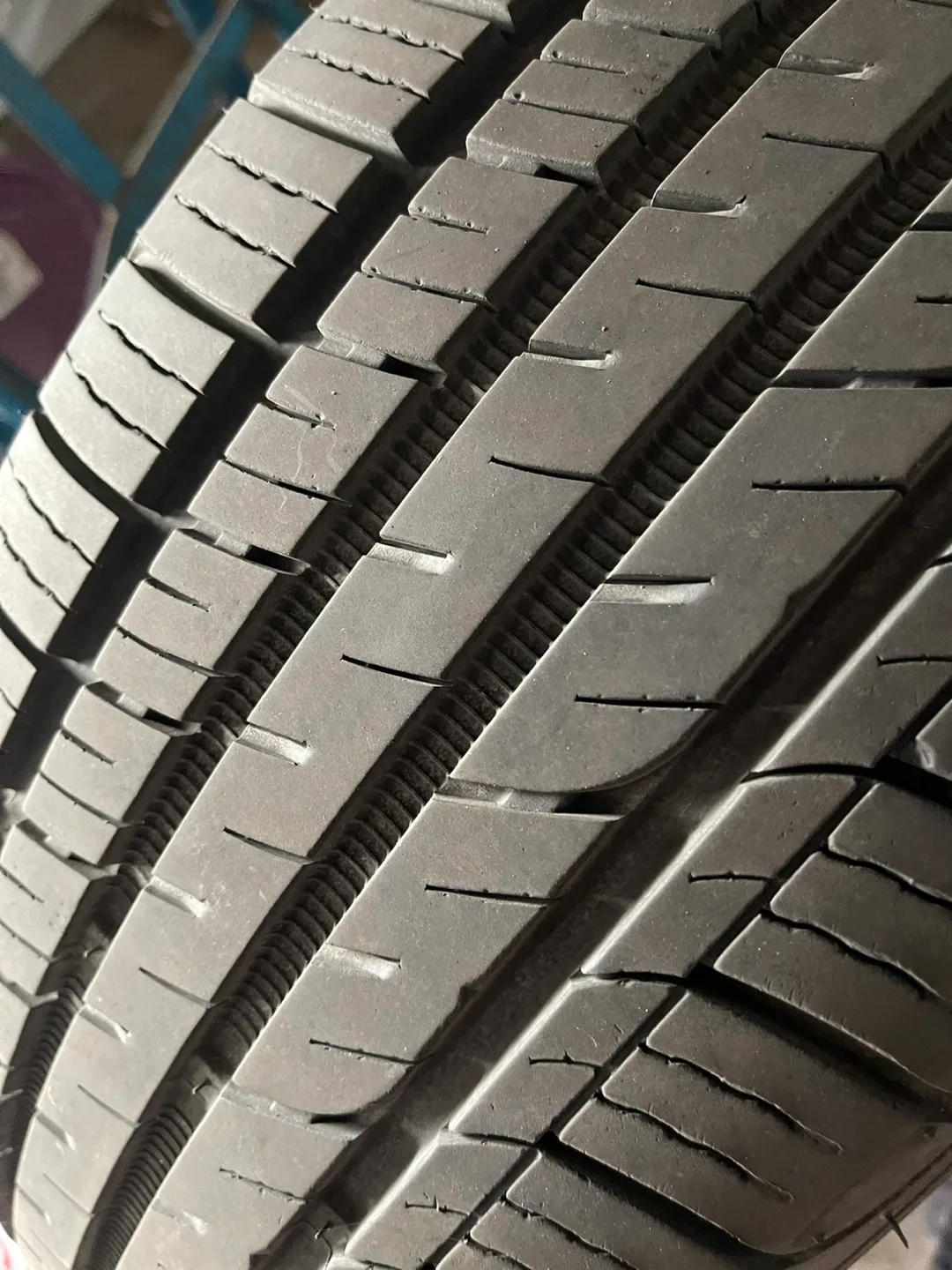 Kia Alloy Wheel with Tires (4) - 215/55R17 image indicator(2)