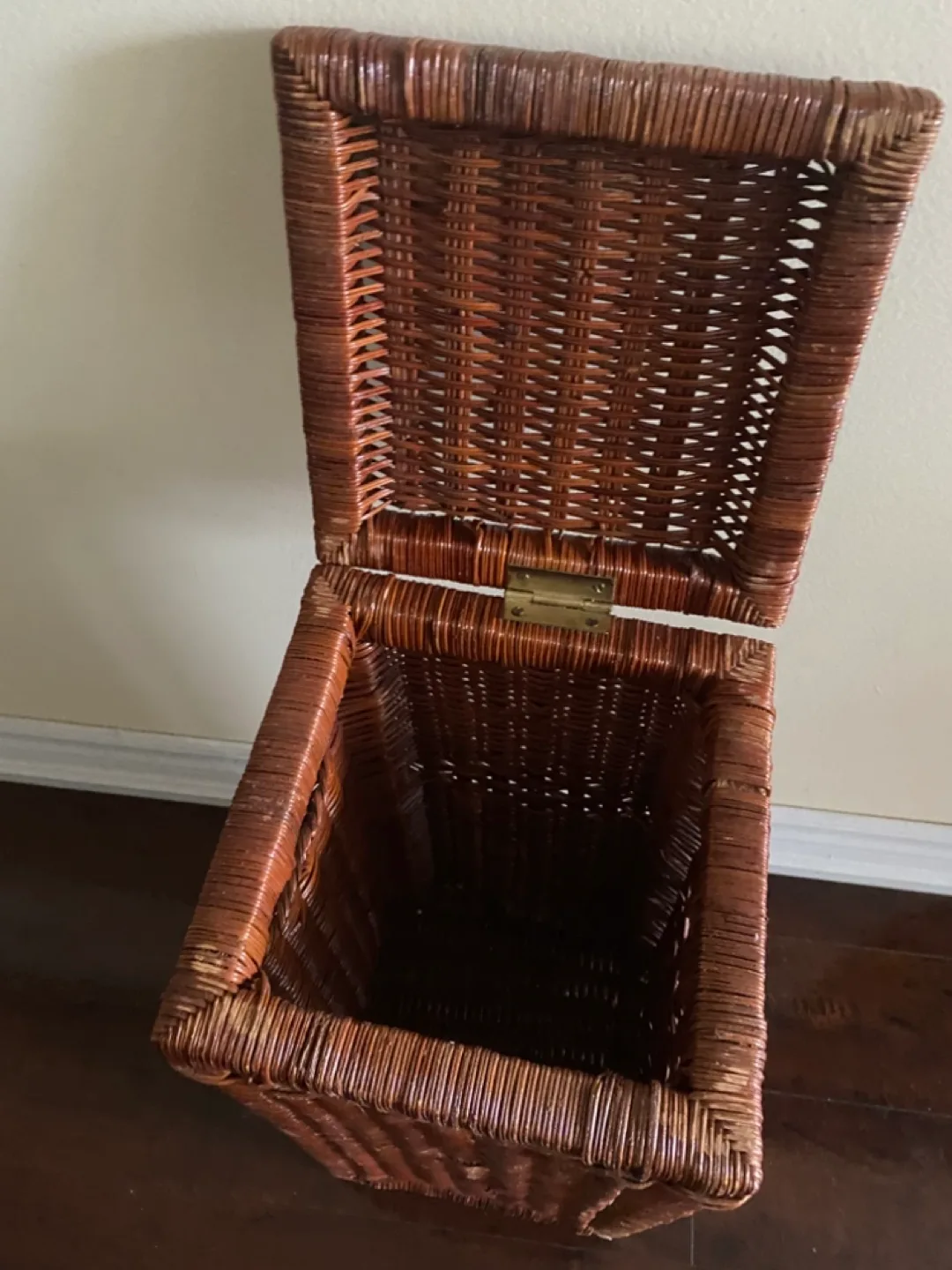 Vintage Wicker Storage Basket with Lid image indicator(3)