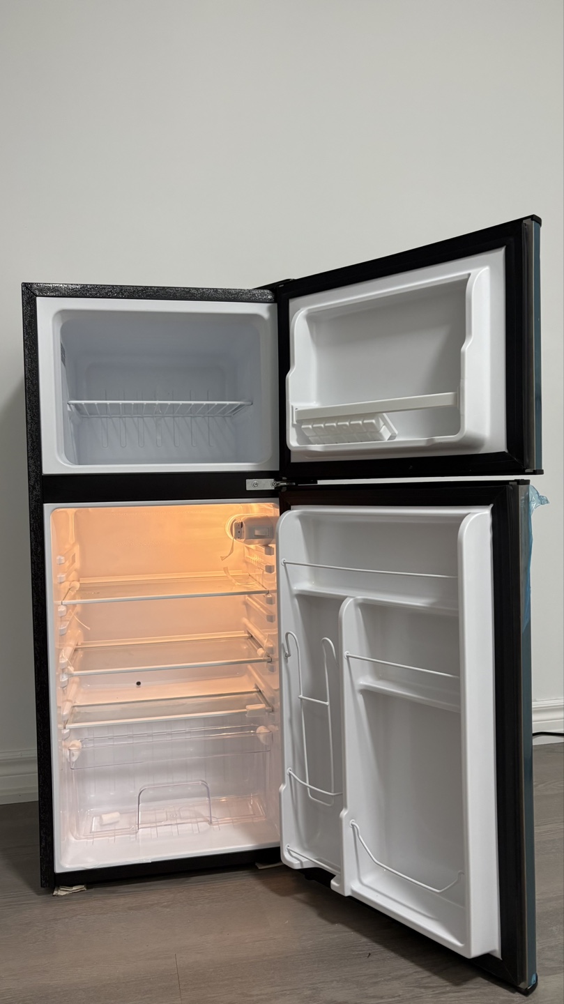 Frigidaire 4.5 cu. ft. Compact Refrigerator - Teal - photo 2
