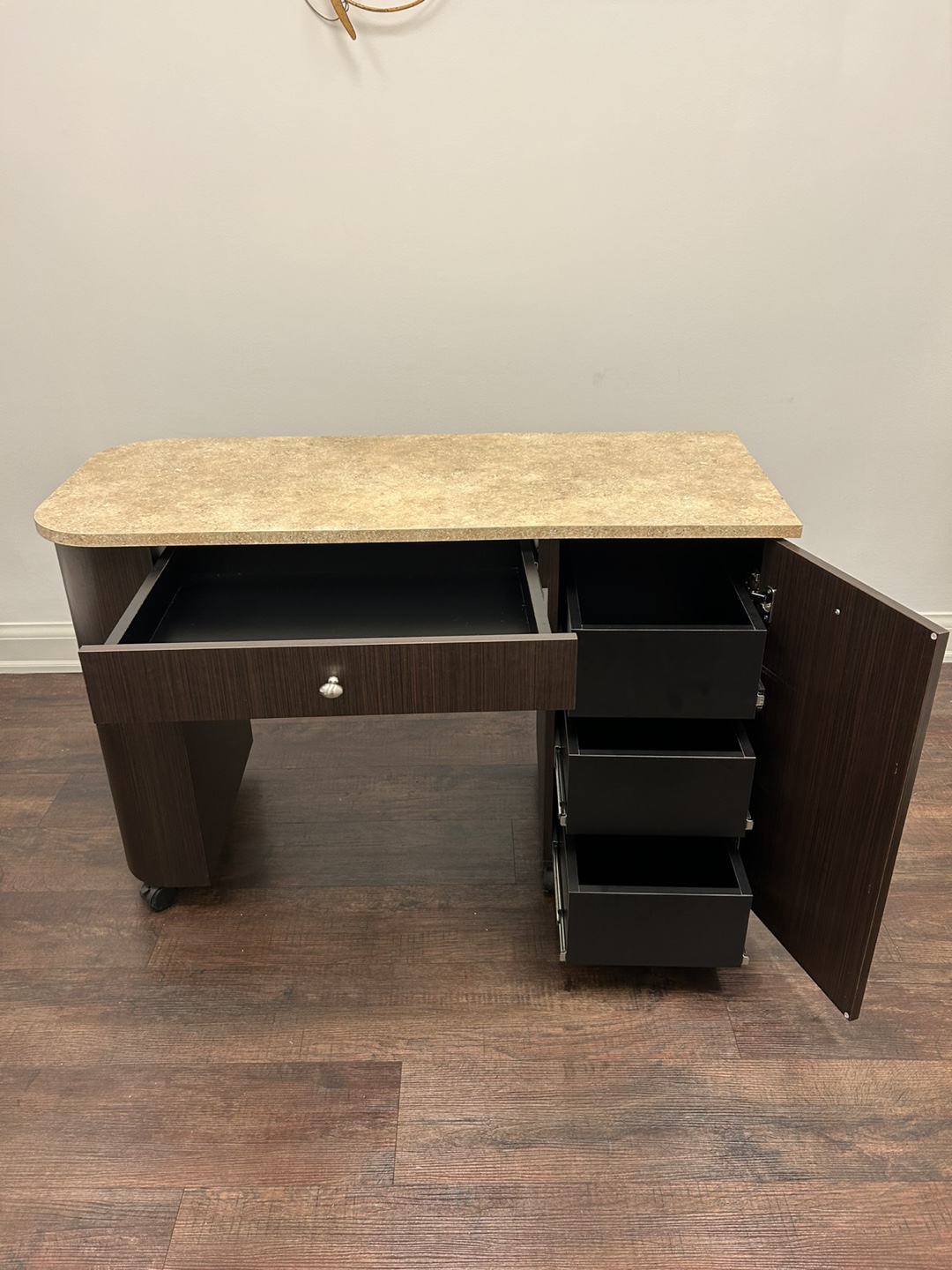 Table with Storage - photo 3