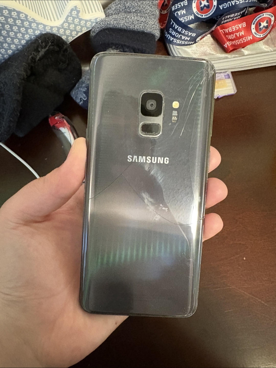 Samsung Galaxy S9 - Cracked Back - photo 2