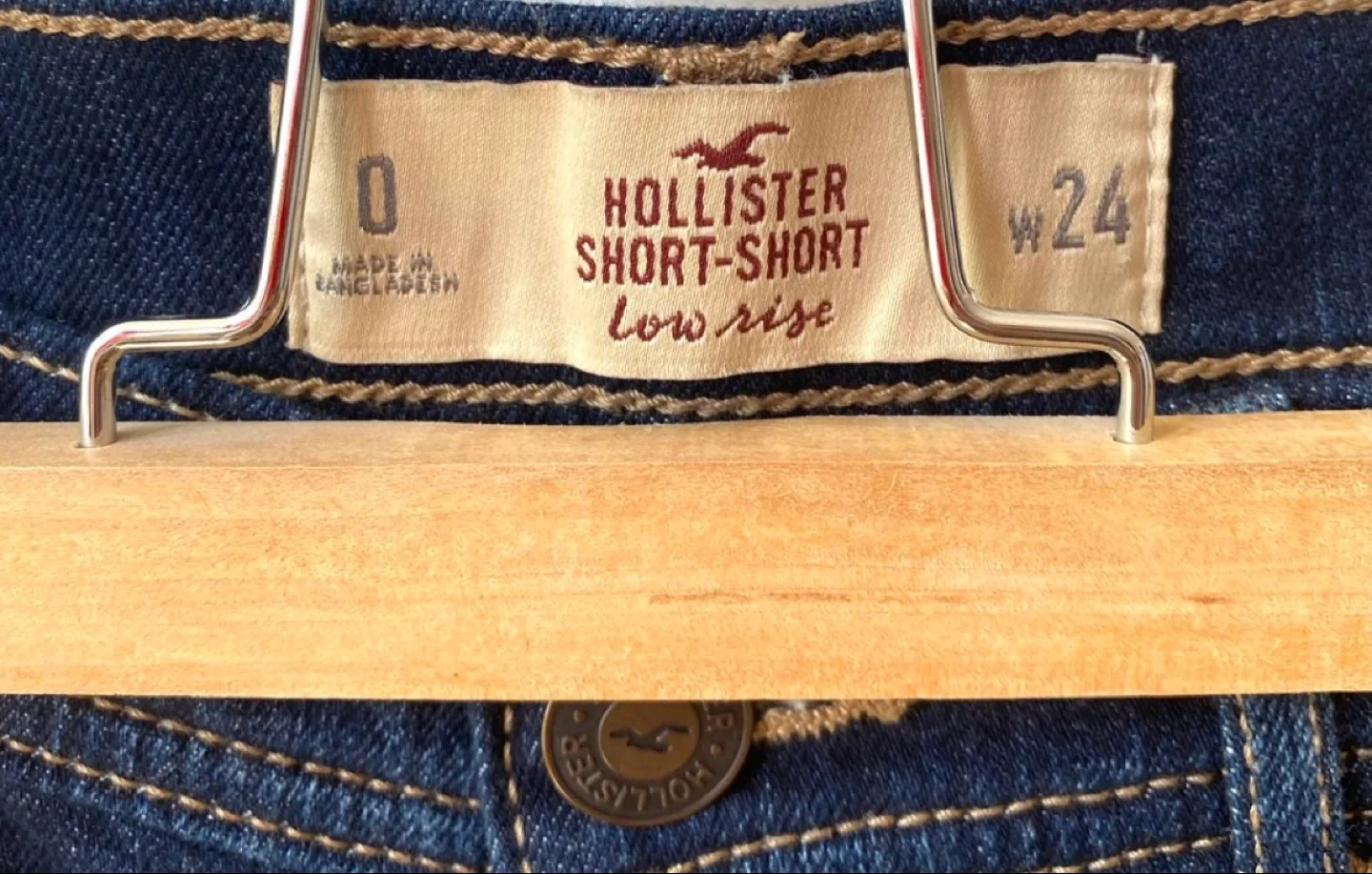 Hollister Low Rise Denim Shorts, Size 0.🥰 image indicator(3)