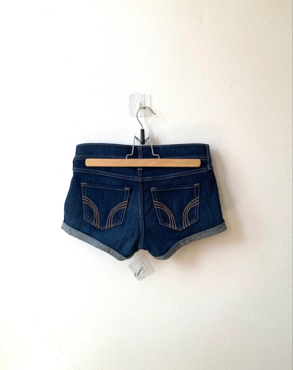 Hollister Low Rise Denim Shorts, Size 0.🥰 image indicator(2)
