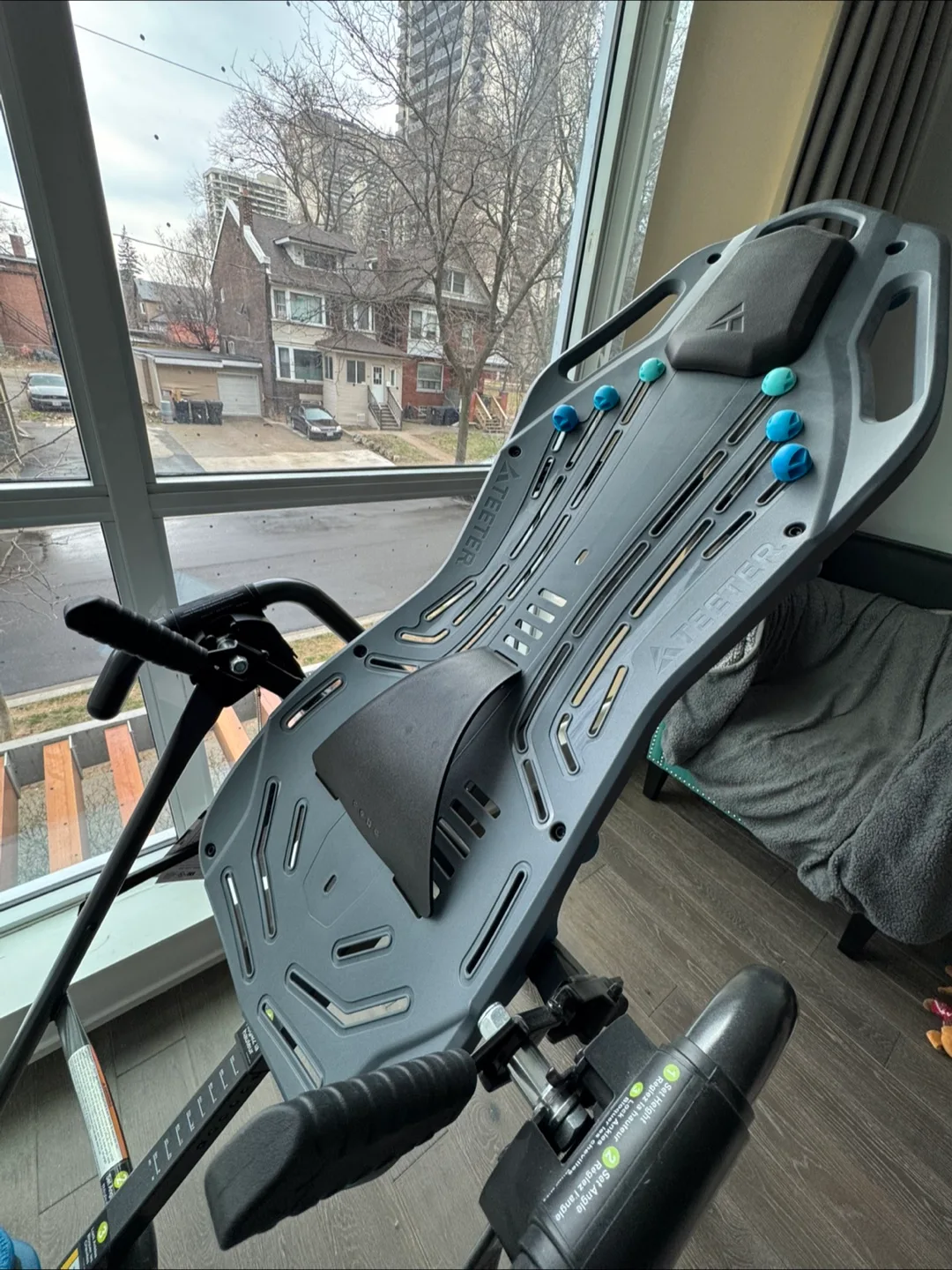 Teeter FitSpine X2 Inversion Table image indicator(4)