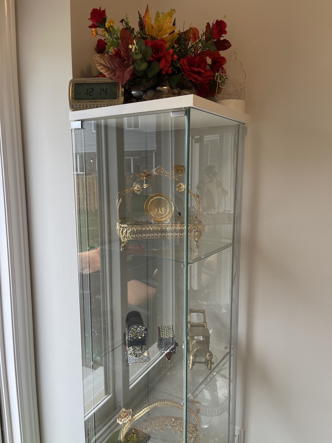 Glass curio cabinet with shelves - photo 2