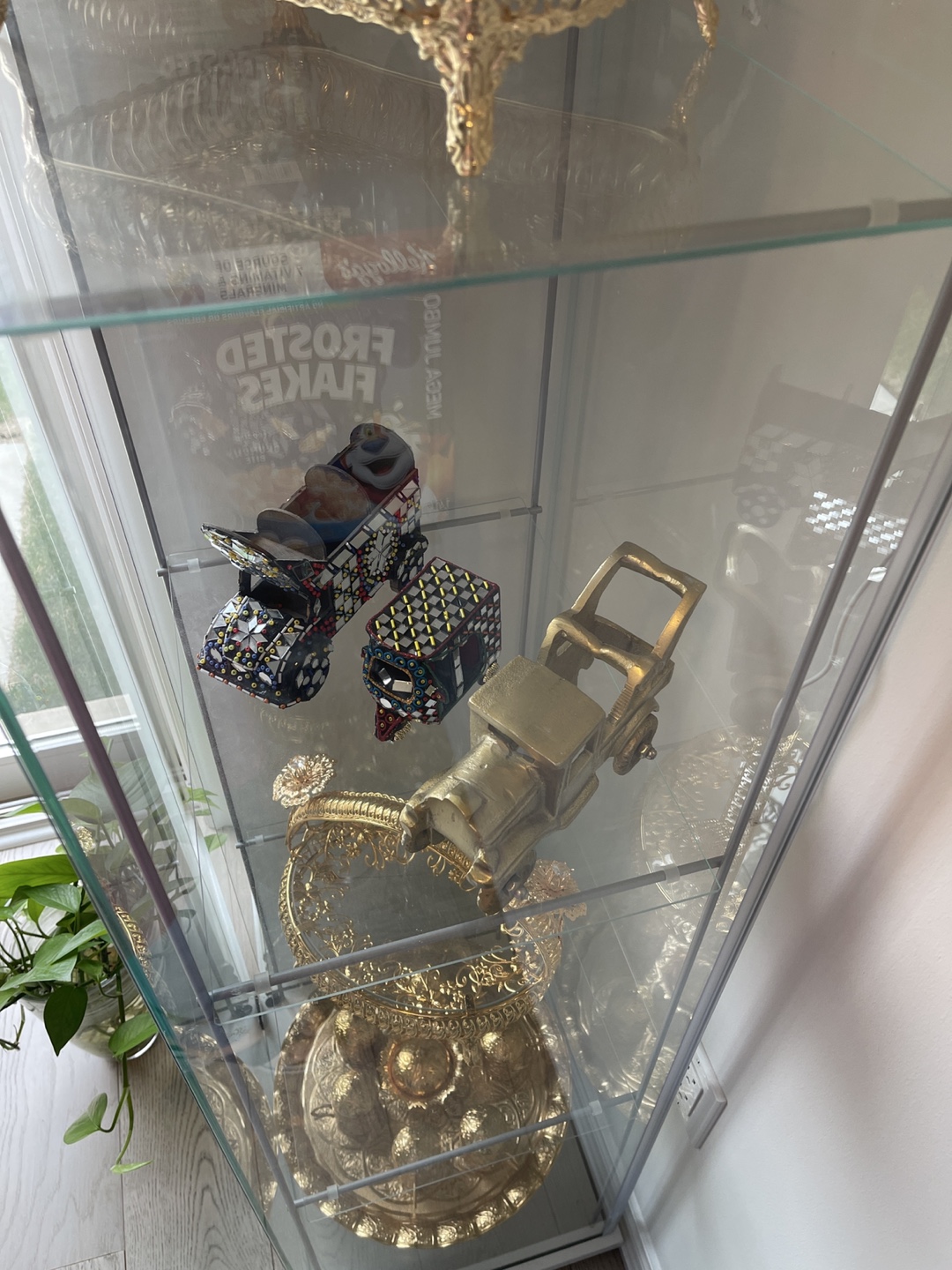 Glass curio cabinet with shelves - photo 3