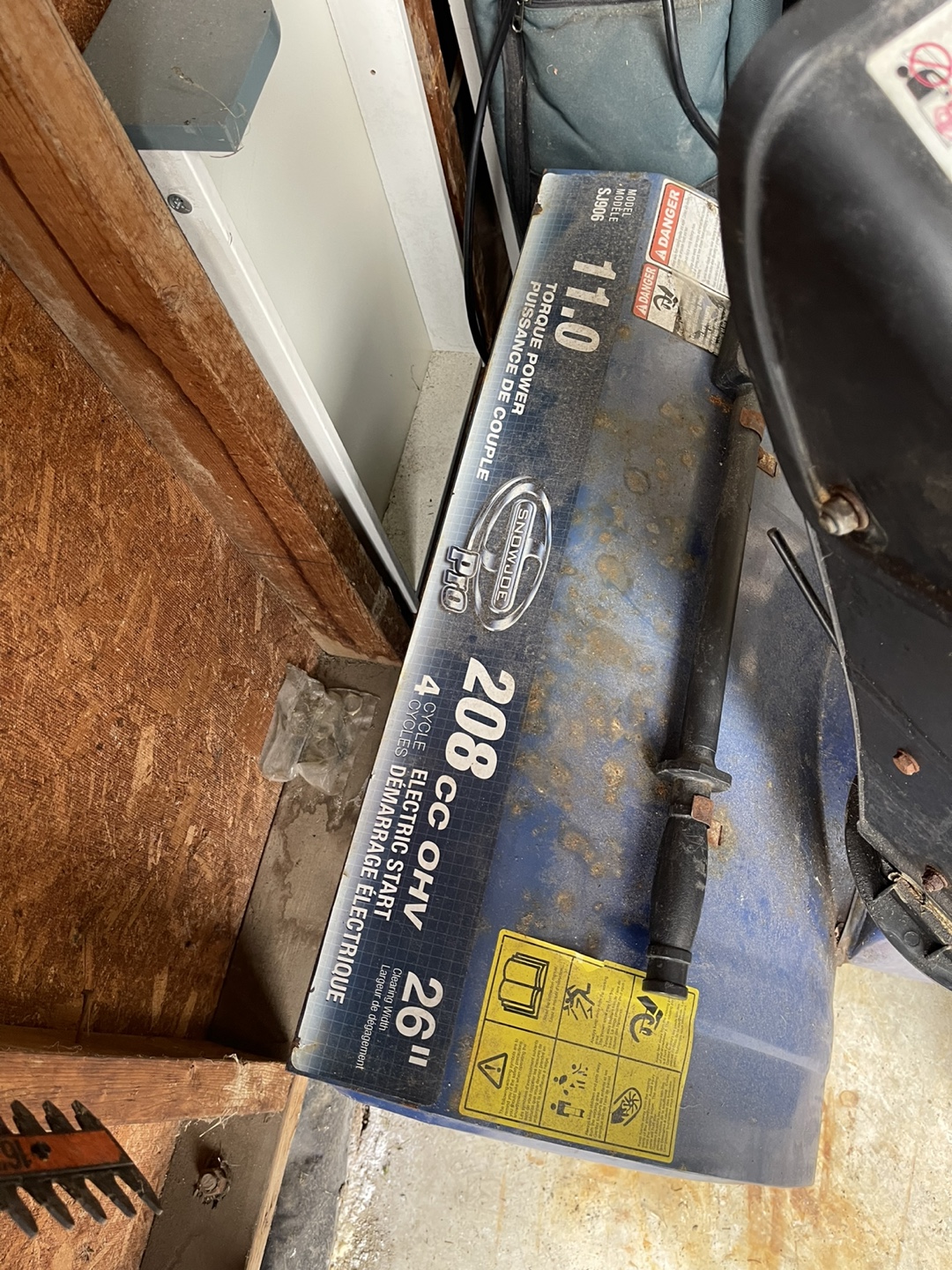 Used Yardworks 208cc 26" Snowblower