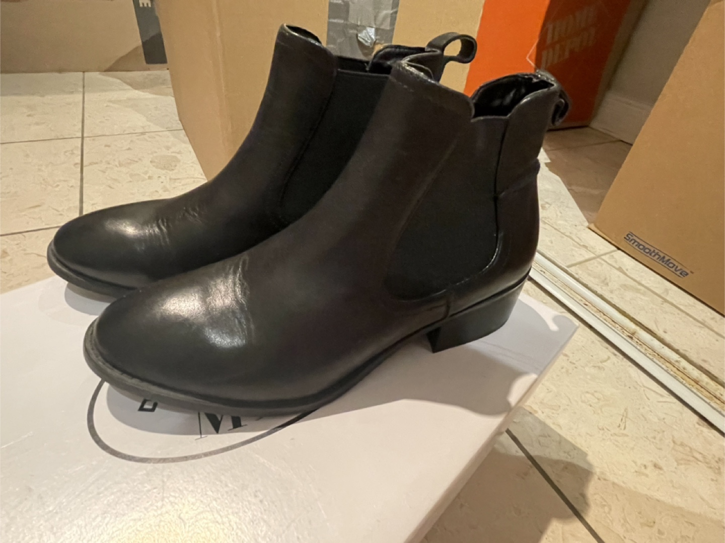 Steve Madden Chelsea Boots Size 7.5