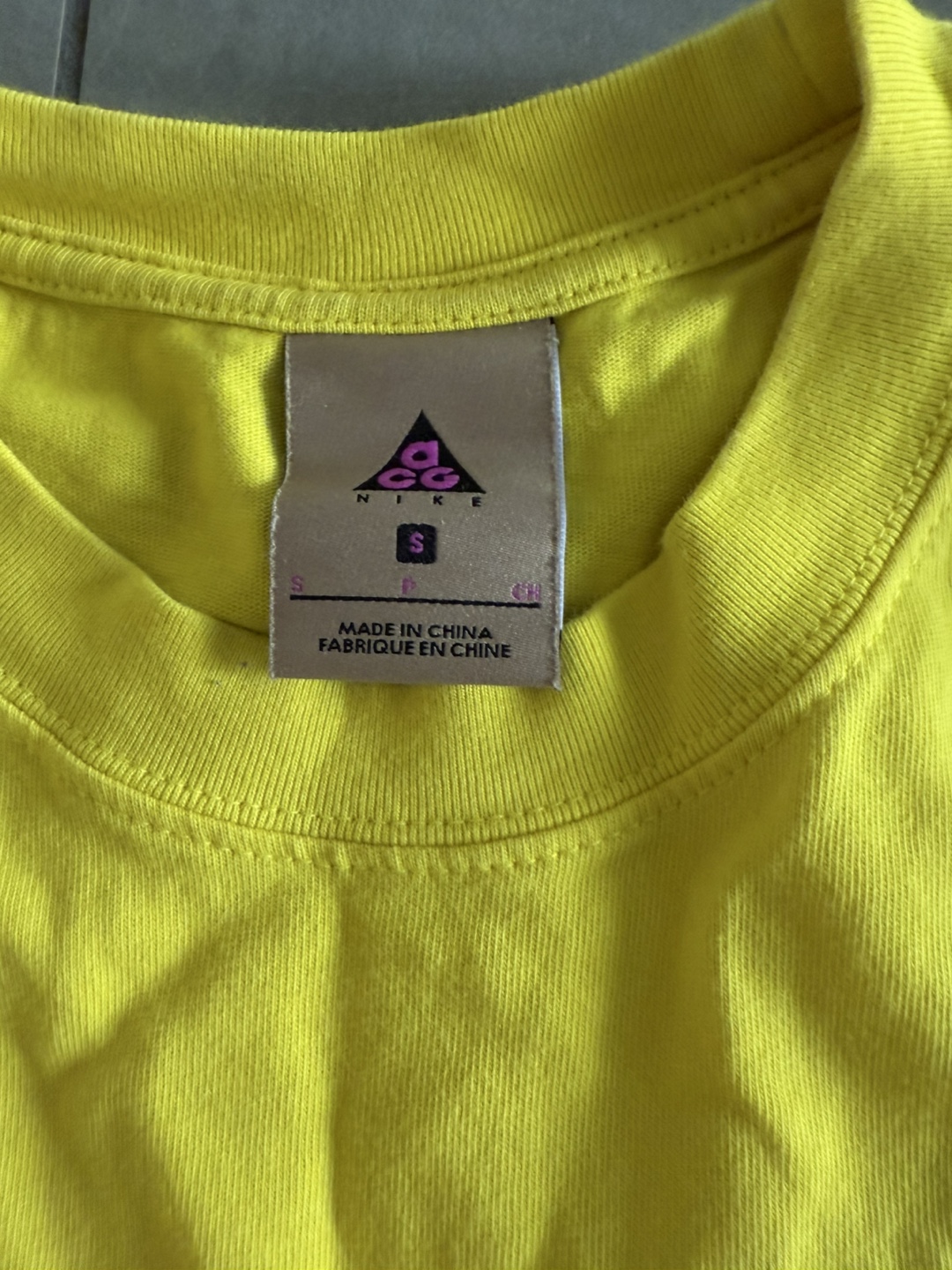 Nike ACG T-Shirt - Size Small - Yellow - photo 2