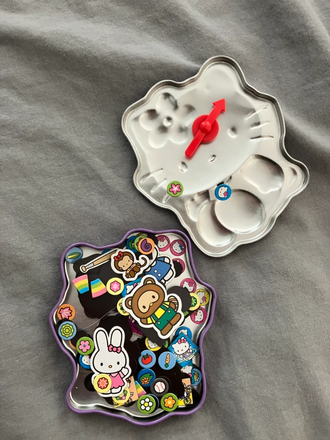 Hello Kitty Magnetic Game Book with Tin image indicator(4)