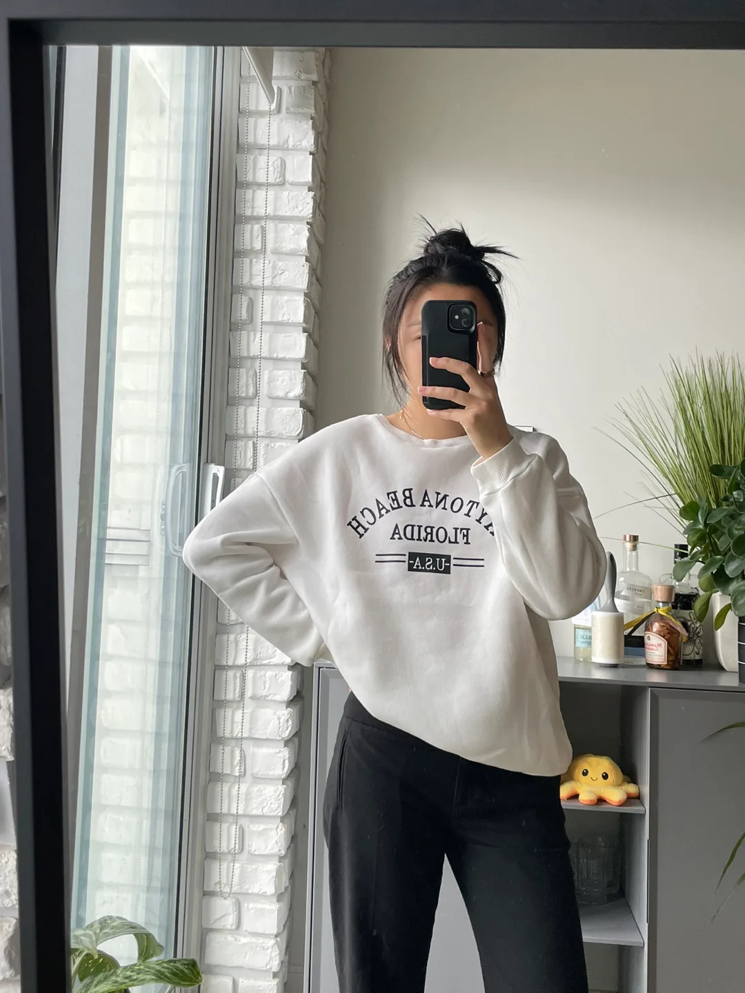 White Crewneck Sweatshirt 💚 thumbnail