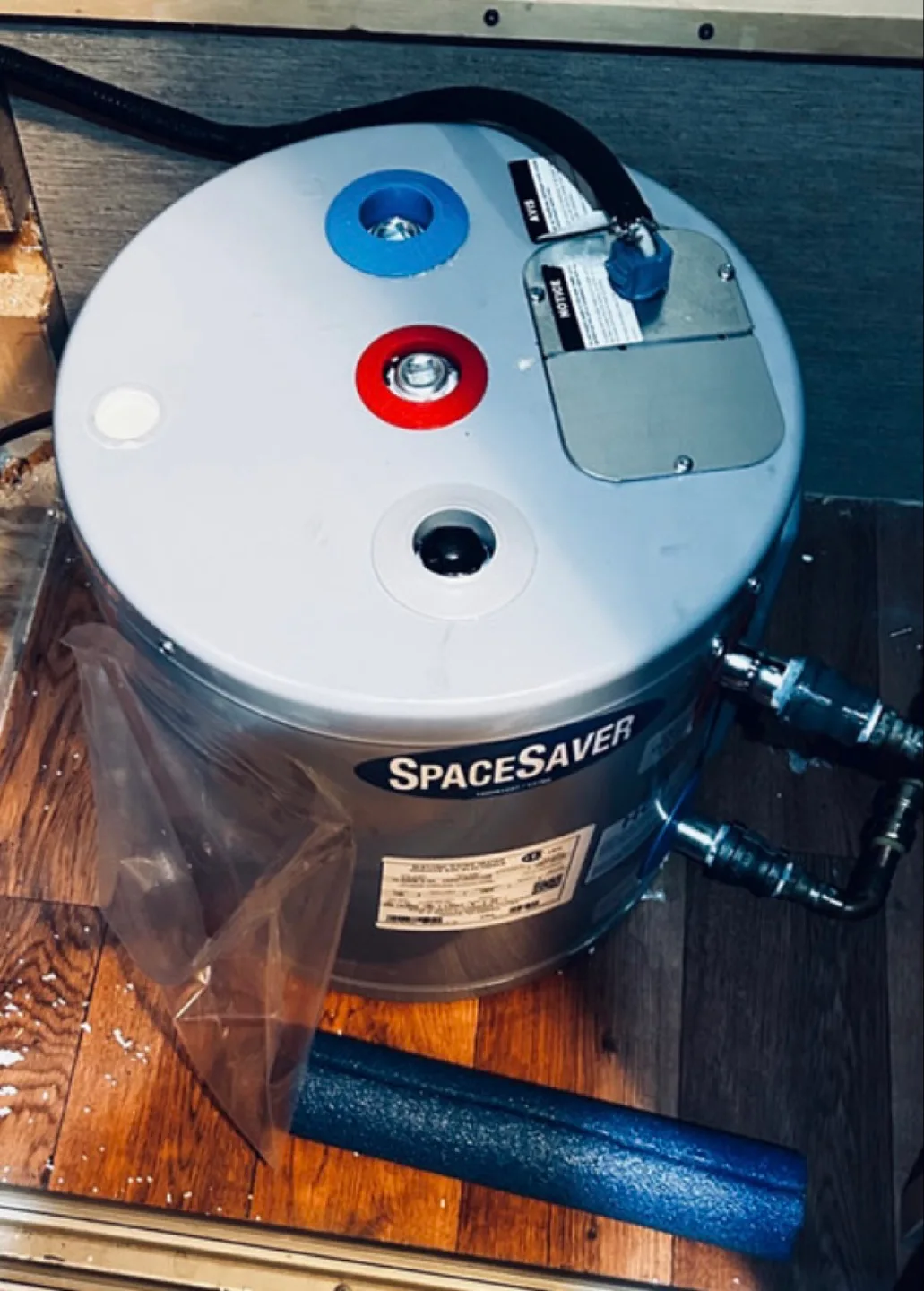 SpaceSaver SS06SEB15 6-Gallon Electric Water Heater image indicator(2)