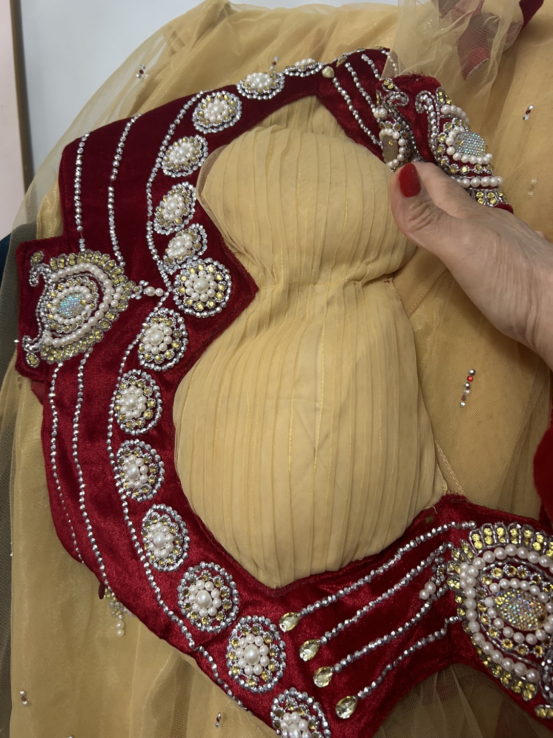 Gorgeous Embroidered Shalwar Kameez Suit - photo 3