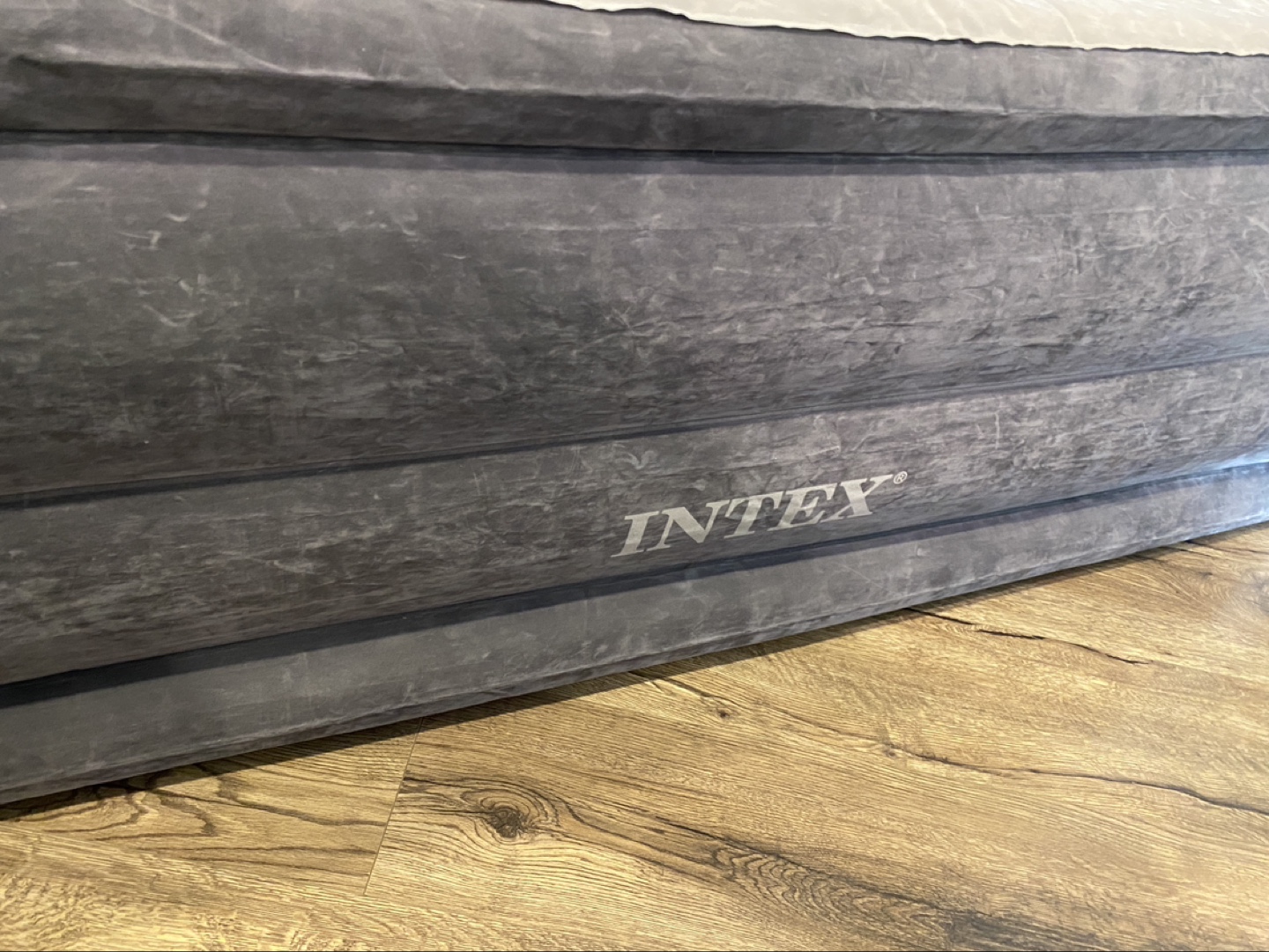 INTEX Queen Air Mattress with Built-in Pump - photo 5