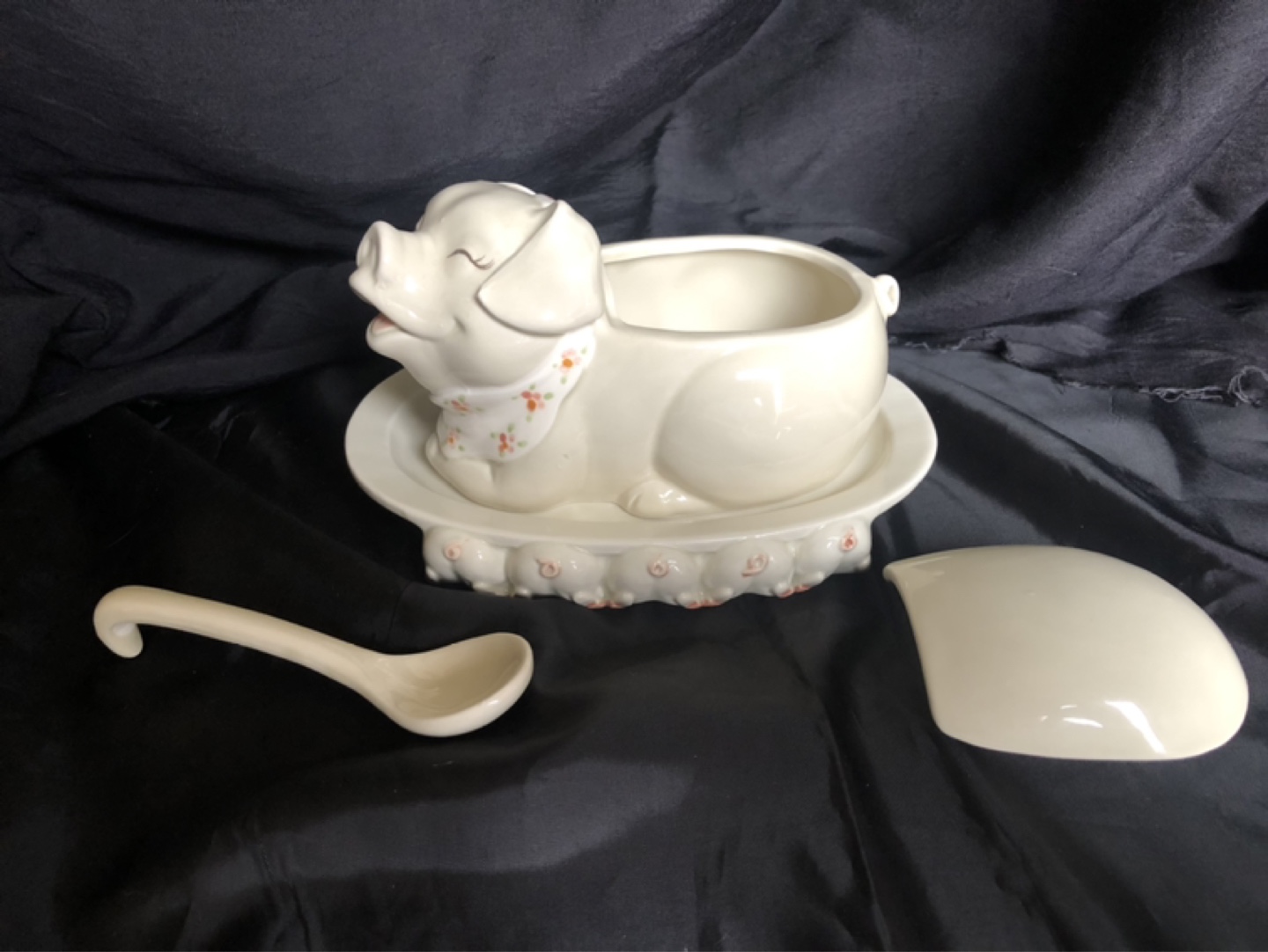 Adorable Fitz and Floyd pig dish and piglet plate