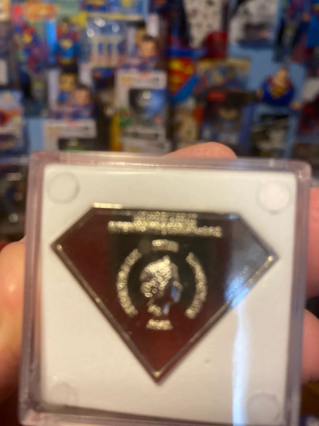 Superman Collectible Pin image indicator(2)