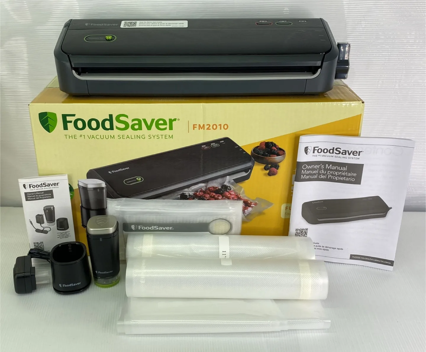 FoodSaver FM2010 Vacuum Sealing System with Accessories thumbnail