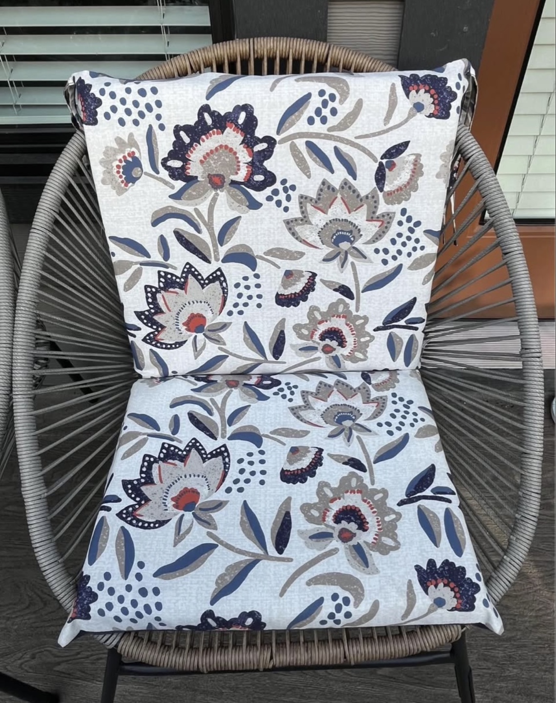 Pair of Outdoor Patio Chairs with Cushions