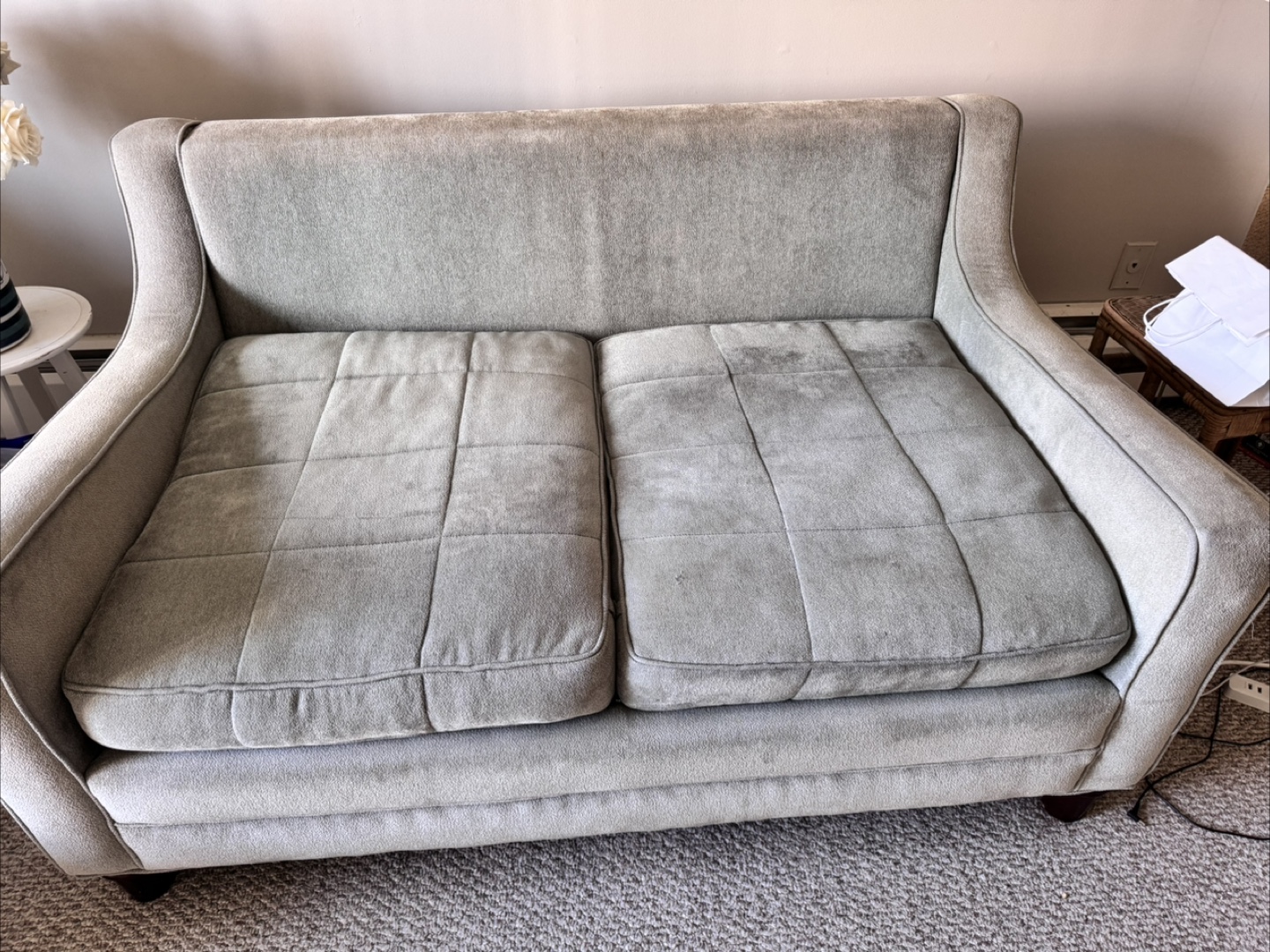 Grey loveseat with patterned cushions - photo 2