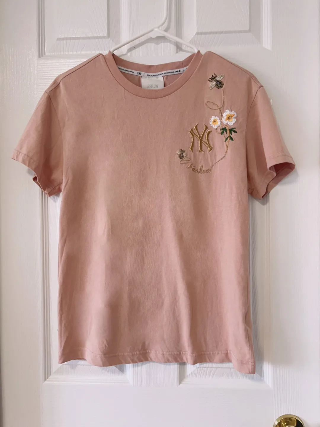 Bundle of 3 women‘s t-shirts image indicator(4)