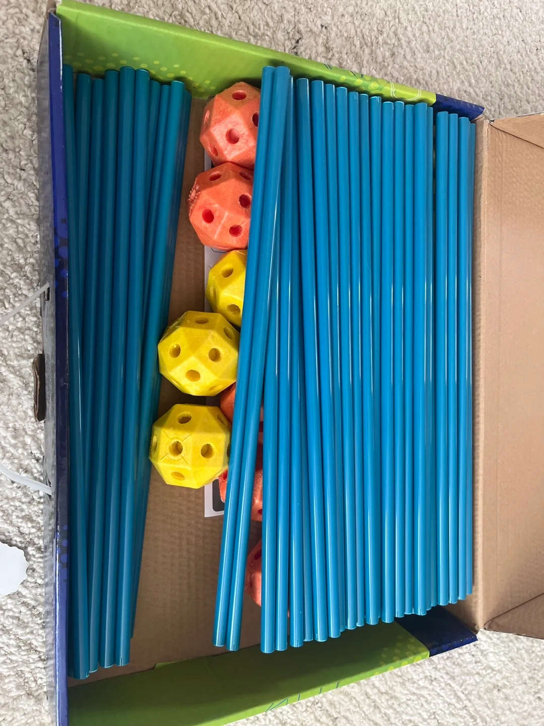 Discovery Kids 72-Piece Fort Construction Set image indicator(2)