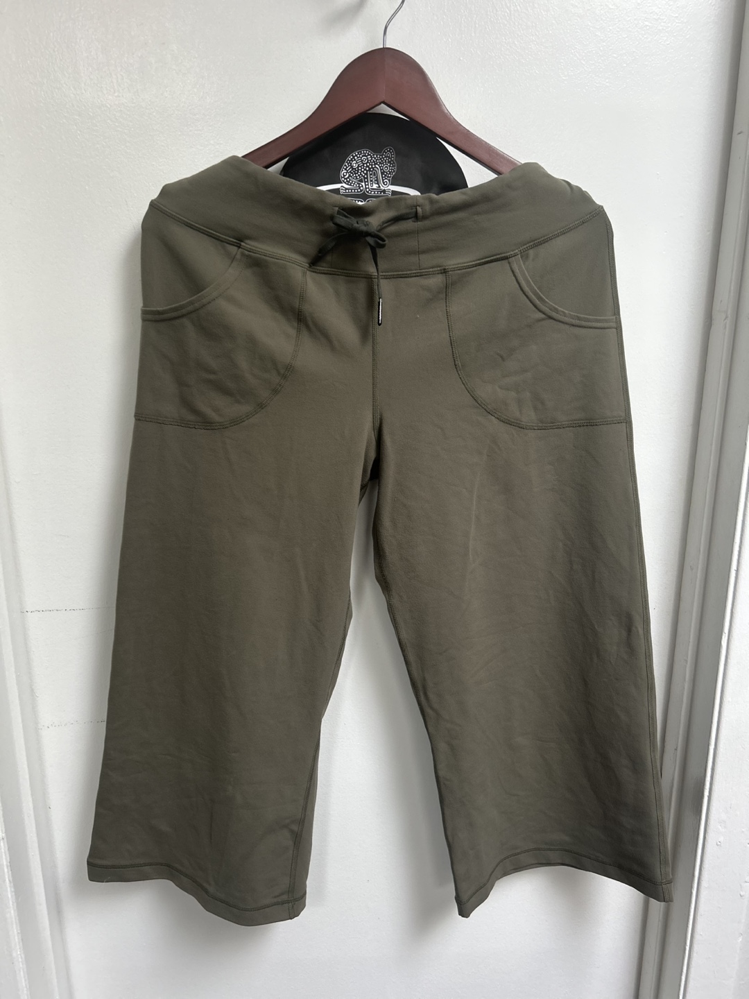 Lululemon Olive Green Cropped Pants - photo 2