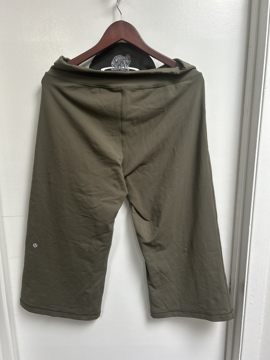 Lululemon Olive Green Cropped Pants - photo 3