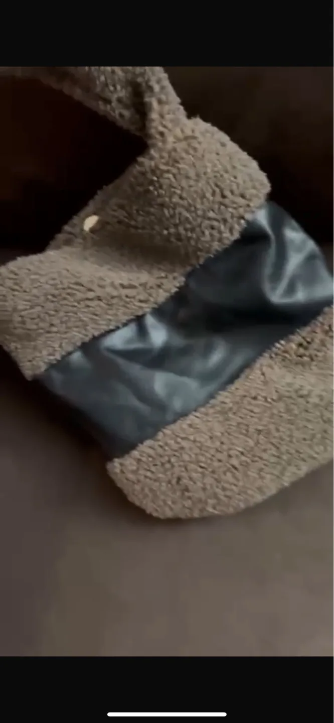 Fuzzy Brown Shoulder Bag image indicator(3)