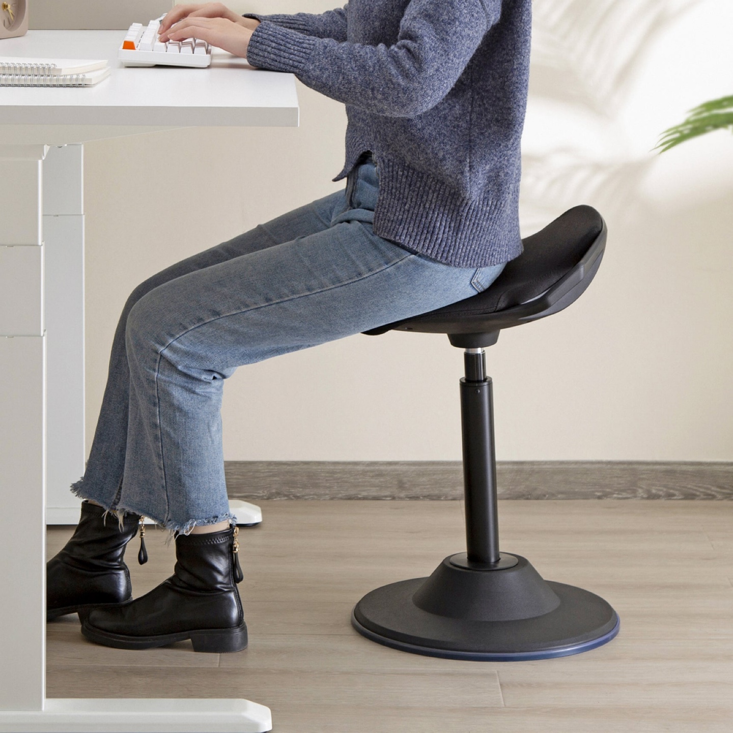 Adjustable Height Saddle Stool - Ergonomic Office Chair