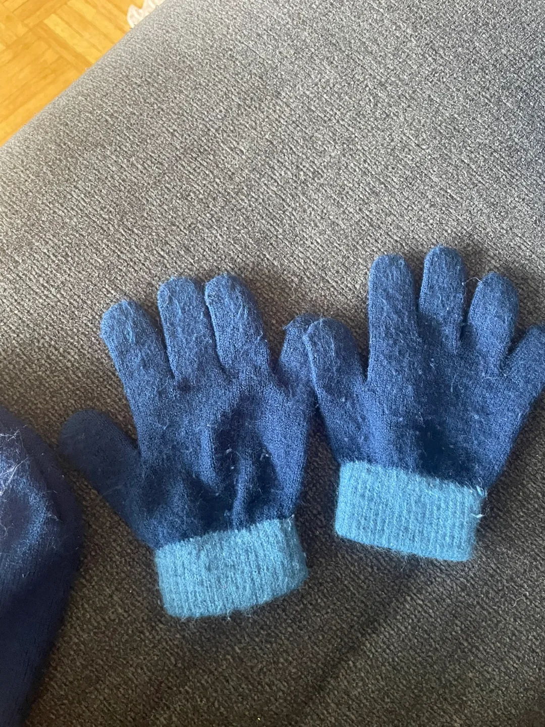 Stitch Hat and Gloves Set image indicator(3)