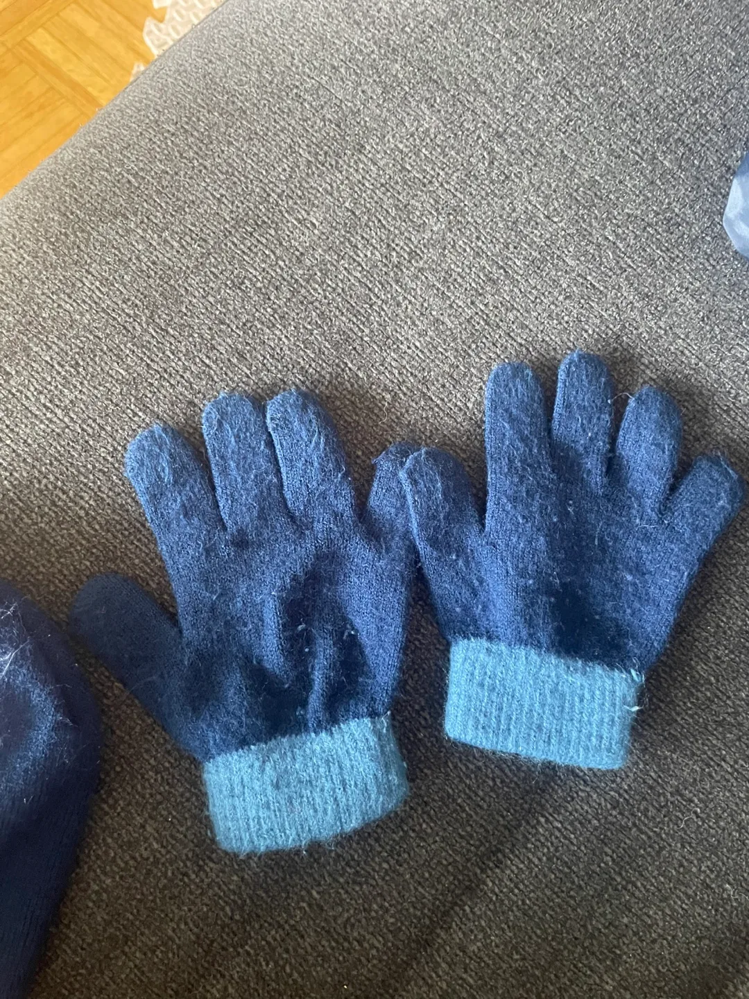 Stitch Hat and Gloves Set image indicator(4)