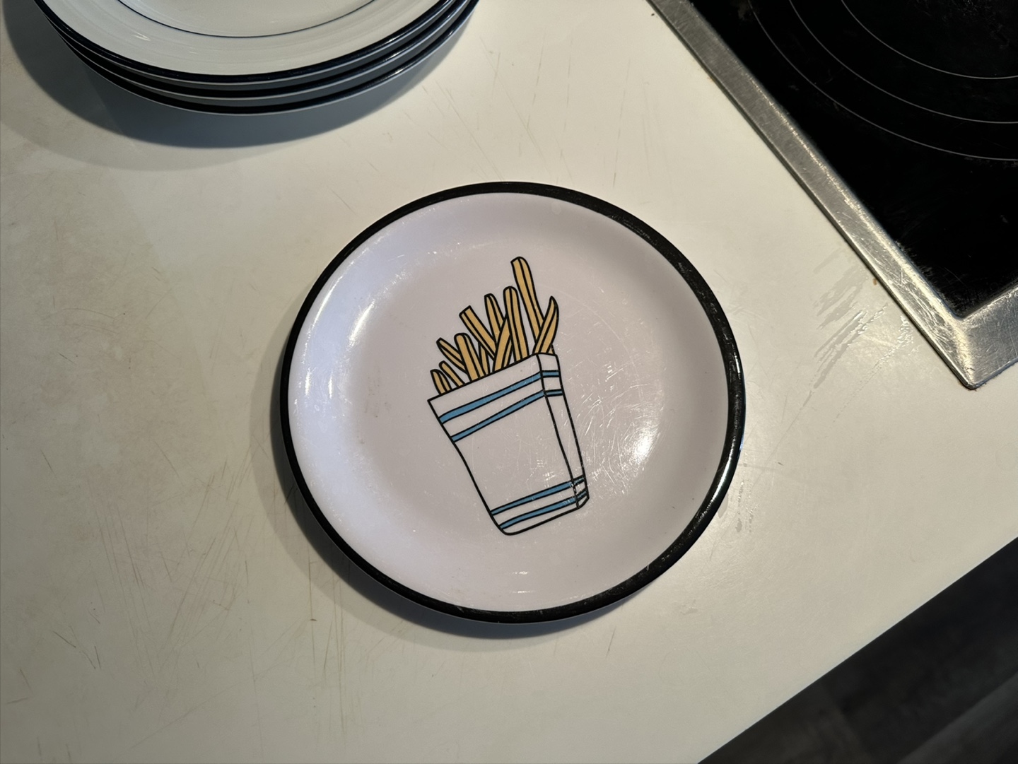 Set of 2 Burger and Fries Decorative Plates - photo 2