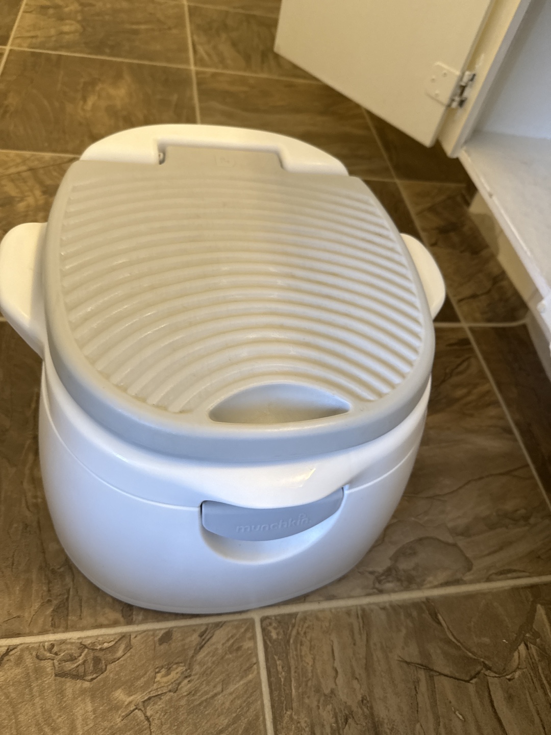 Munchkin Step-Stool Potty Training Toilet - photo 2