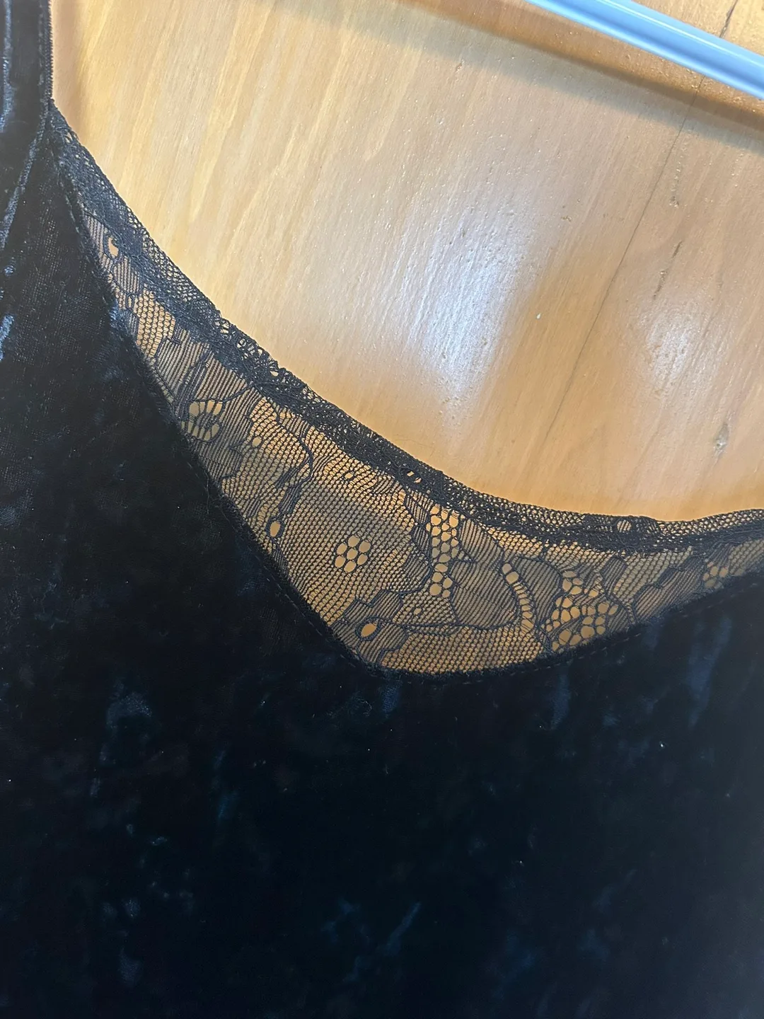 💚 xs Black Velvet Stretch Cami Dress w/Lace Detail image indicator(3)