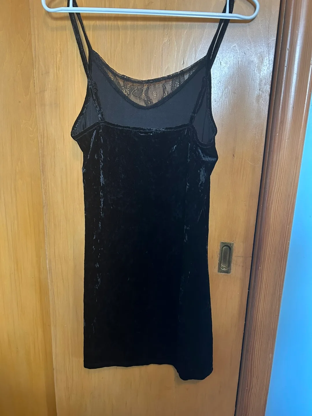 💚 xs Black Velvet Stretch Cami Dress w/Lace Detail image indicator(2)