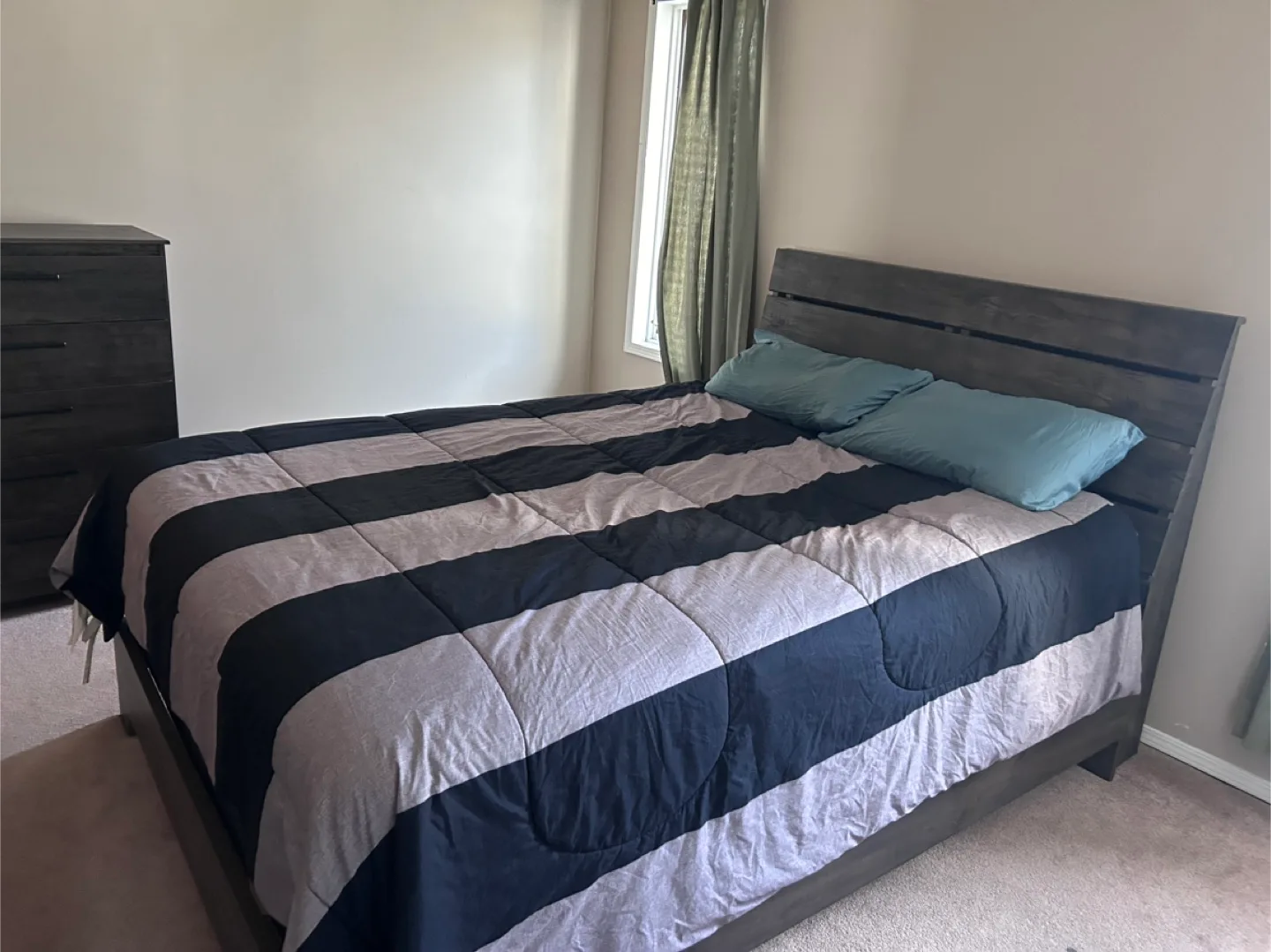 Queen Bedroom Set. Must be picked up by Friday image indicator(4)