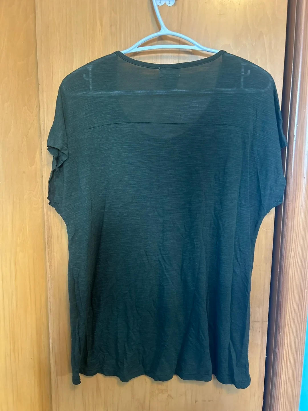 🥕medium Old Navy olive green short sleeve shirt image indicator(2)