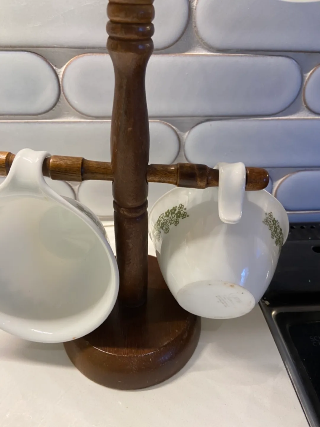 Vintage Wooden Mug Tree image indicator(5)